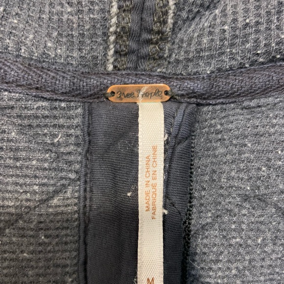 Free People Women’s (Medium) Black Quilted Jacket with Hood and zipper back. - Picture 3 of 11